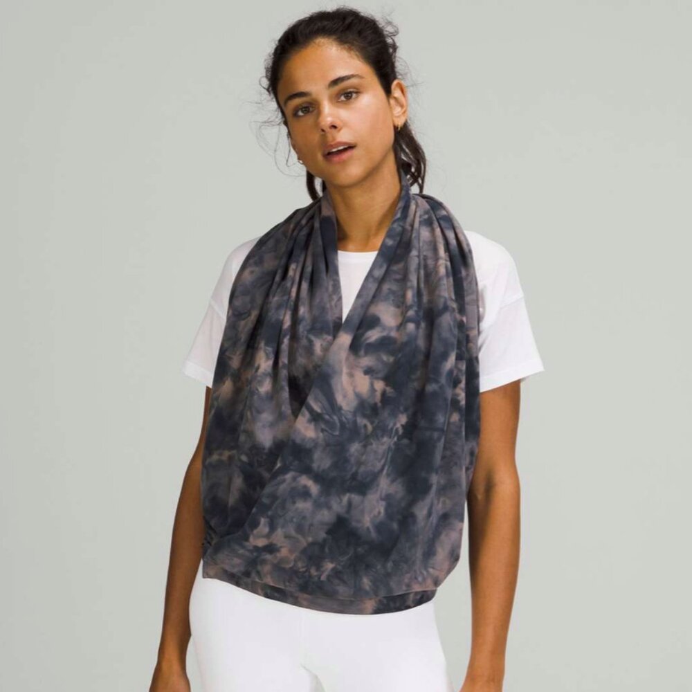 Lululemon Nulu Scarf-Customizeable in Diamond Dye Lunar Rock True Navy EUC OSFA.